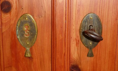 Schrank - Detail Schlösser